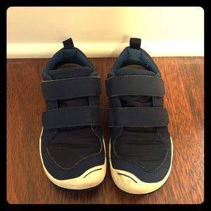 Plae Velcro Sneakers
